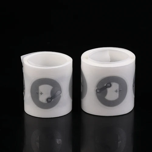 Imagen 2 del producto 50/100 Uds etiquetas NFC Nfc215 etiquetas adhesivas de Chip etiquetas electrónicas RFID para Control de acceso llave inteligente regrabable