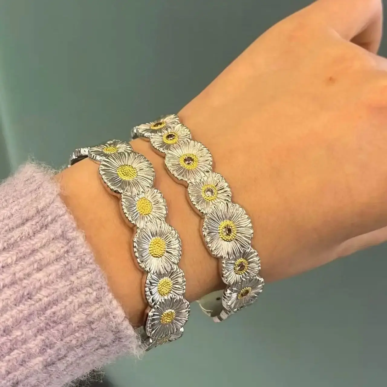 

Italian Original Design S925 Pure Silver Daisy Bracelet, Exquisite and Fashionable Holiday Gift, Fashionable Party Accessory