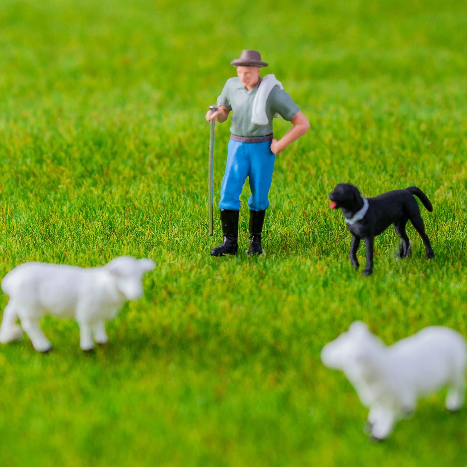 1/64 Figurines Resin Model Figures Farmer Dog Sheep Farm Animals Miniature Ranch Village Diorama Model Car Accessories