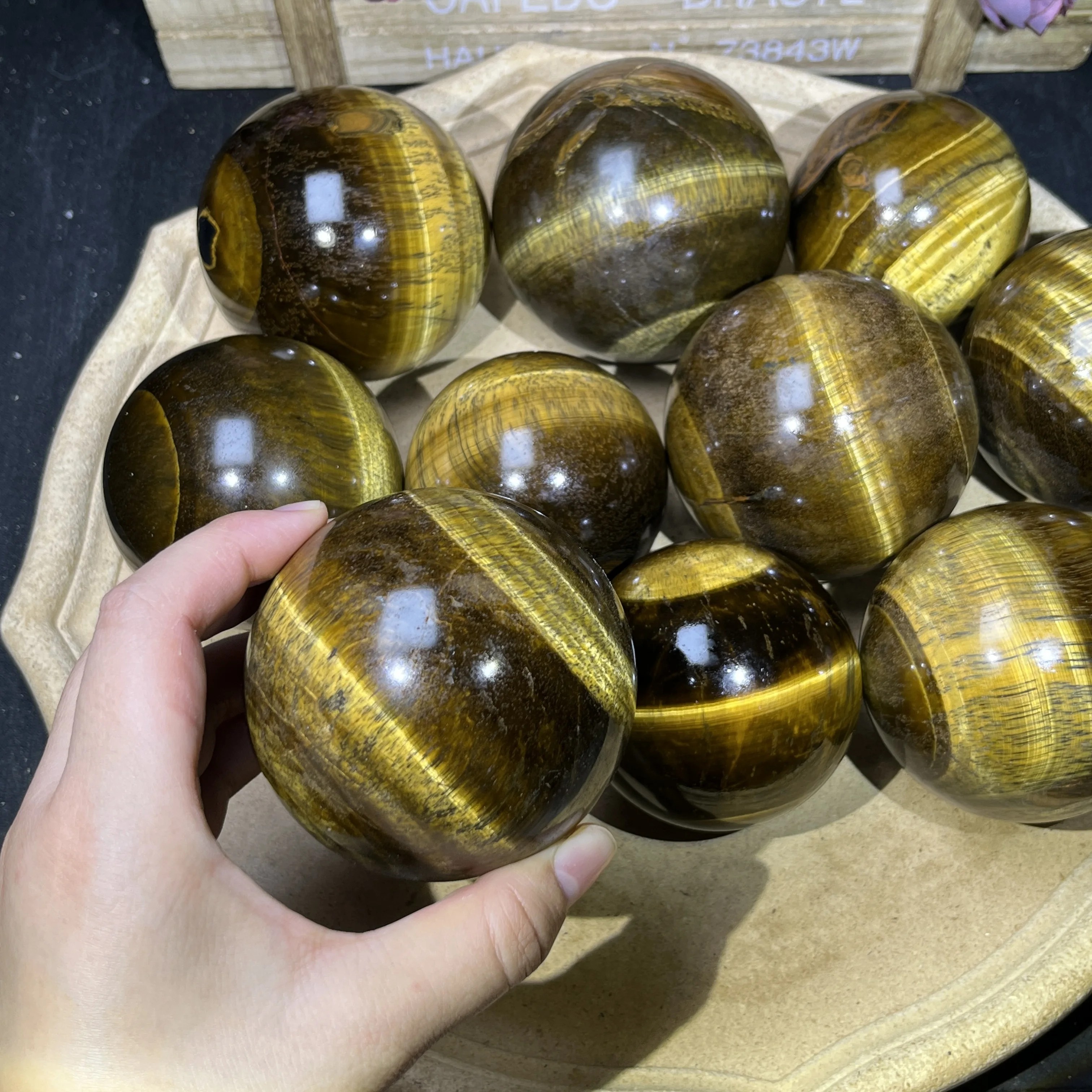 

Wholesale Healing Stones Crystal Beautiful Polished Yellow Tiger Eye Sphere For Decoration