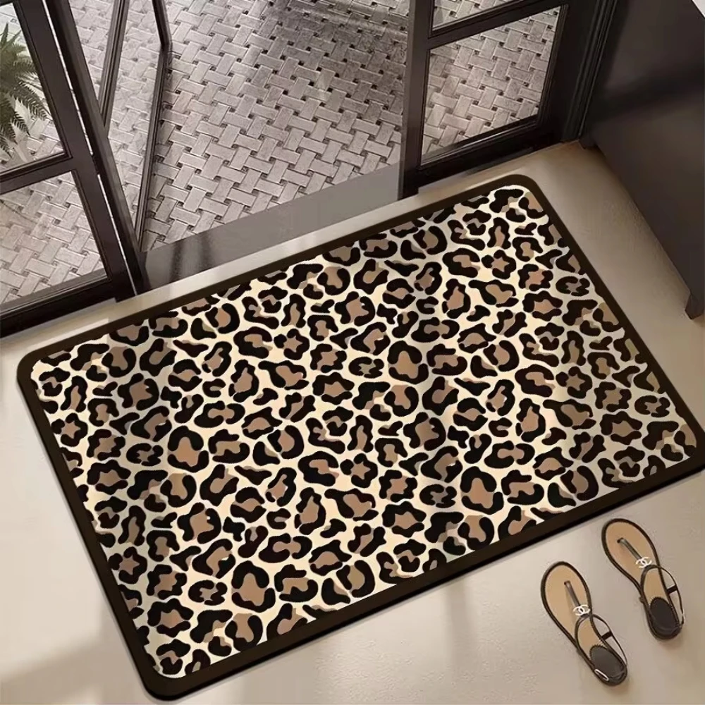VIKAMA Classic Leopard Print Doormat, Non-Slip Absorbent Entryway Rug for Front Door, Indoor & Outdoor