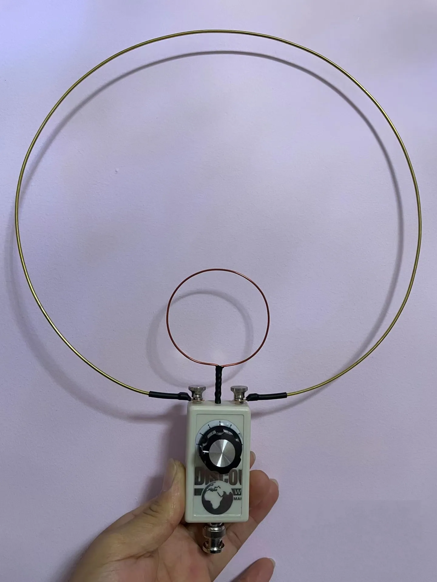 

MINI-25 Magnetic Loop Antenna 14MHz-50MHz HF Antenna for Shortwave Radio Walkie Talkie Compatible with SV2CZF RX only