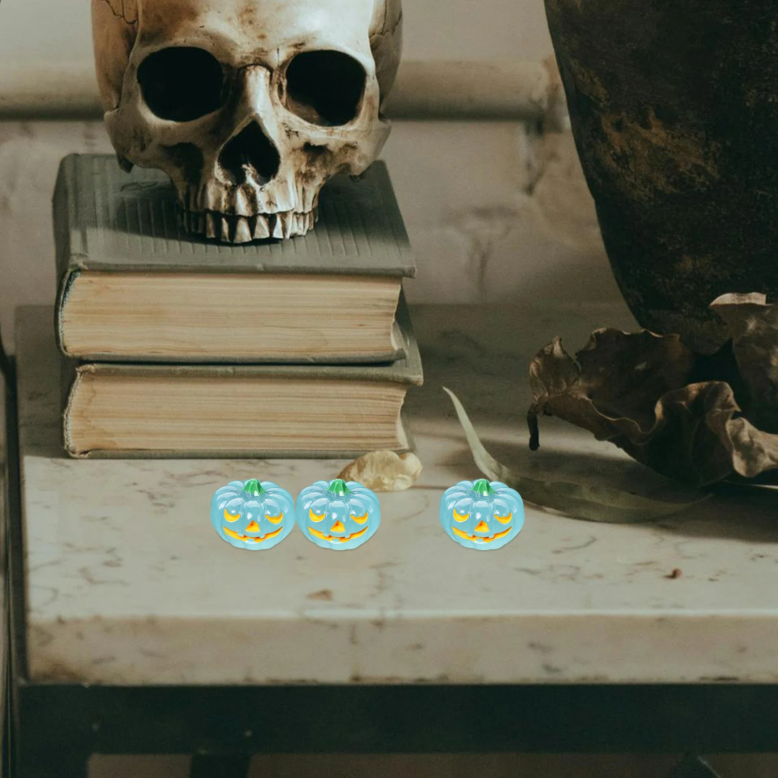 

3Pcs Glow-in-The-Dark Pumpkin Decorations Halloween Indoor Outdoor Fake Plastic Mini Pumpkins for Decorating Pumpkin Decor