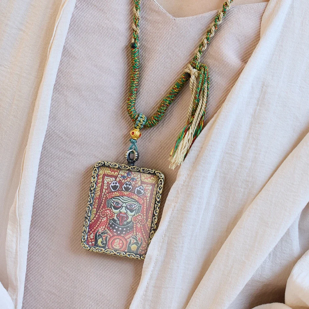 Tangka Gawu Box Pendant/Tibetan Style Zakiram Hand-painted Pendant Necklace Hanging Ornaments Healing /Male and Female Amulet