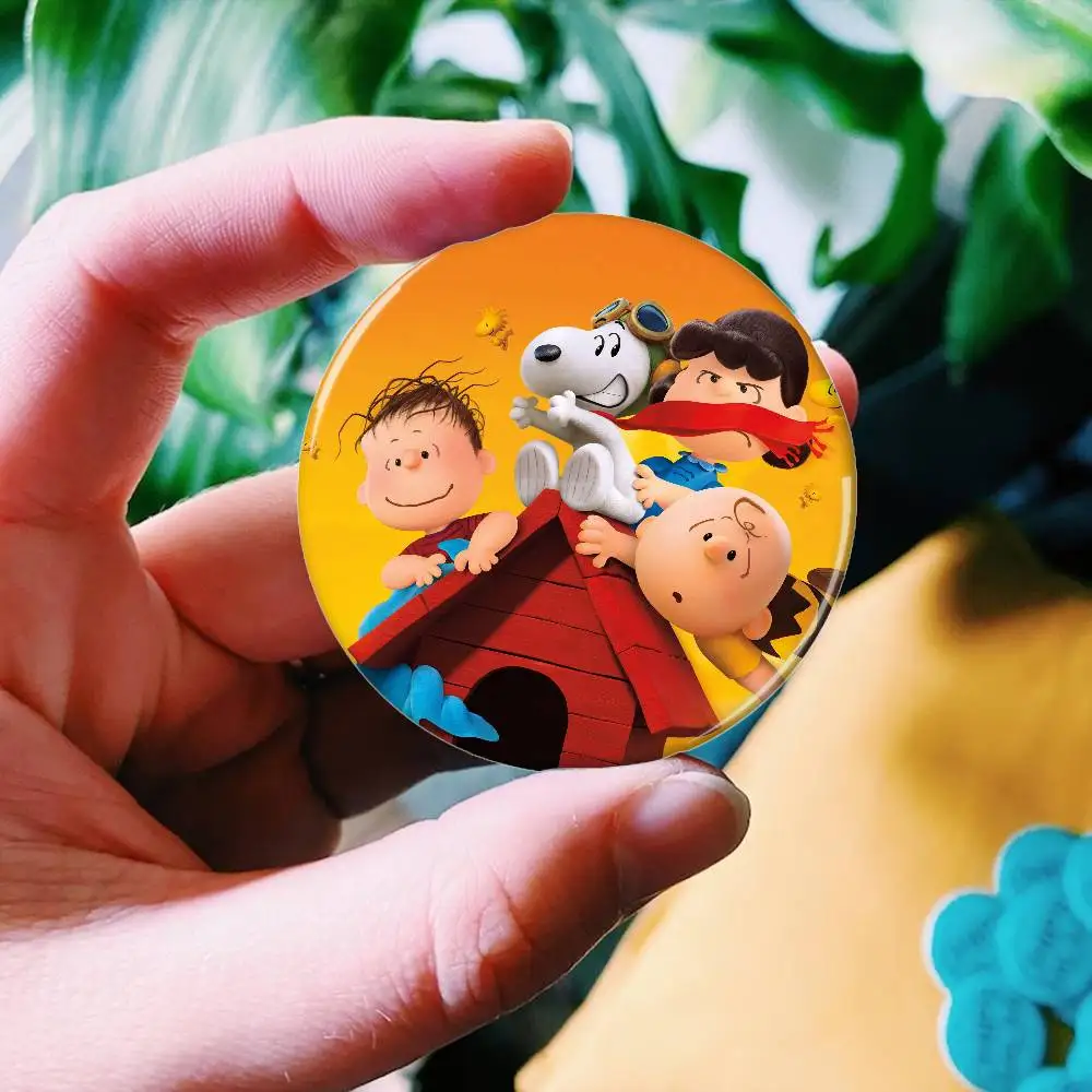 Cartoon S-Snoopy Tinplate Pin Button Custom Anime Role Old-school Brooch Cartoon Collar Badge Jewelry Gift Fans