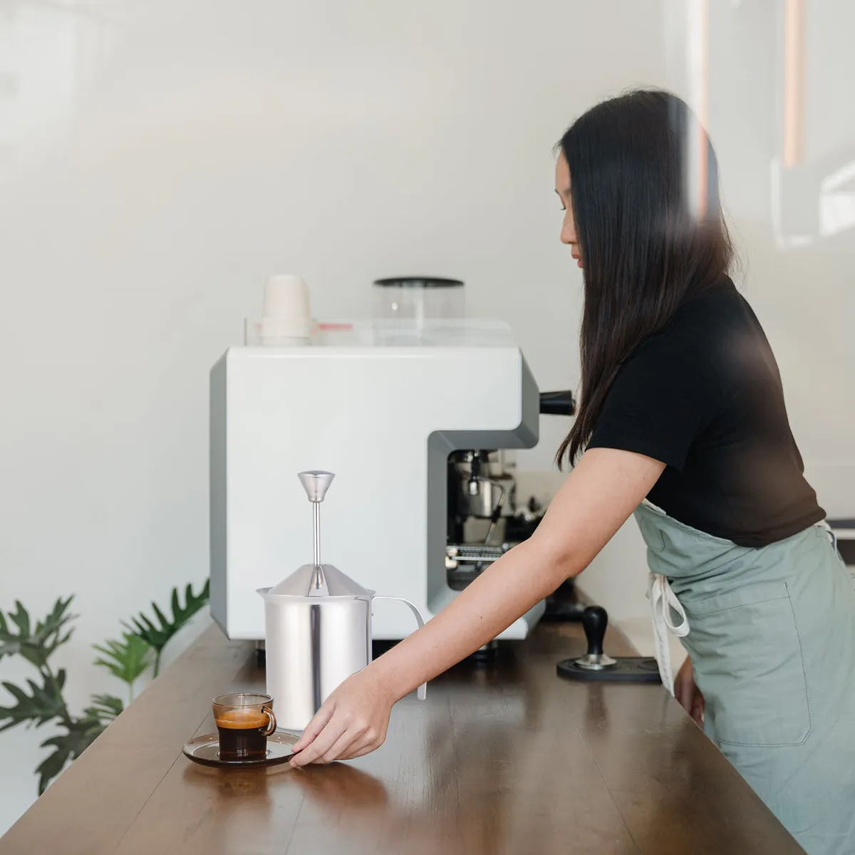 

Кувшин для вспенивания молока 400 мл из нержавеющей стали с двойным фильтрующим ситом для кремовой пены в кофе