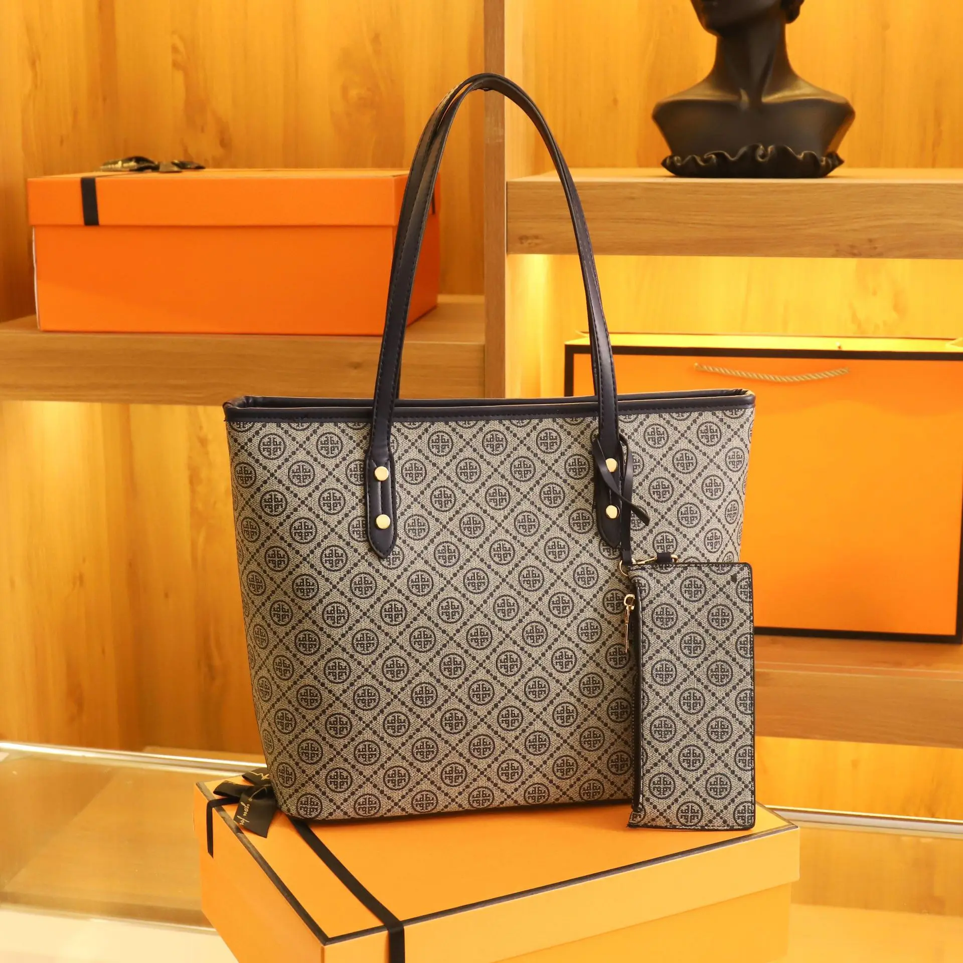 

2025 Новая модная сумка-тоут в стиле ретро, большая вместительная сумка на плечо с монограммой для женщин, одинаковый комплект для мамы и дочки