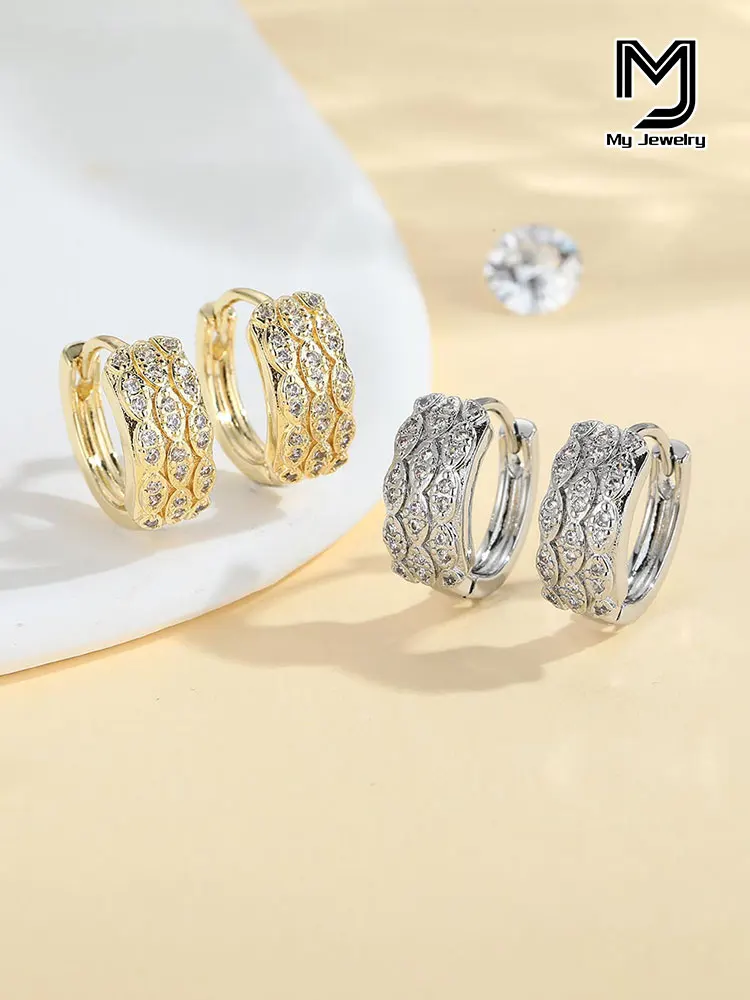 Fashionable and Luxurious Women's Copper Earrings with Zircon Inlays, Simple Line Patterns, Gold-Plated Exquisite Hoops