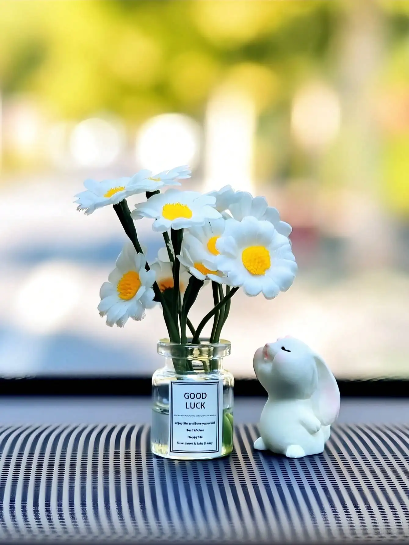 

Mini Daisy Flower Vase with Ceramic Bunny Ornament for Car Dashboard Decor