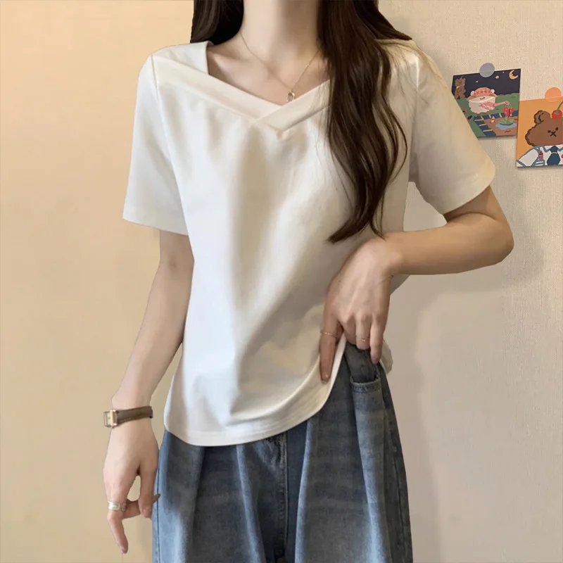 

V-neck Short-sleeved T-shirt for Women in 2025 Summer New Loose Slim Solid Student Hot Girl Clavicle Exposed Top Design Sense