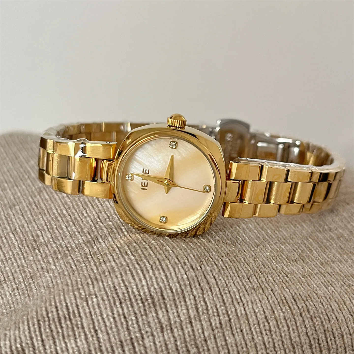 RetroStyle Square And Round Gold Watch With Mother-Of-Pearl Dial A Sophisticated And Elegant Design For WomenA Unique Timepiece.