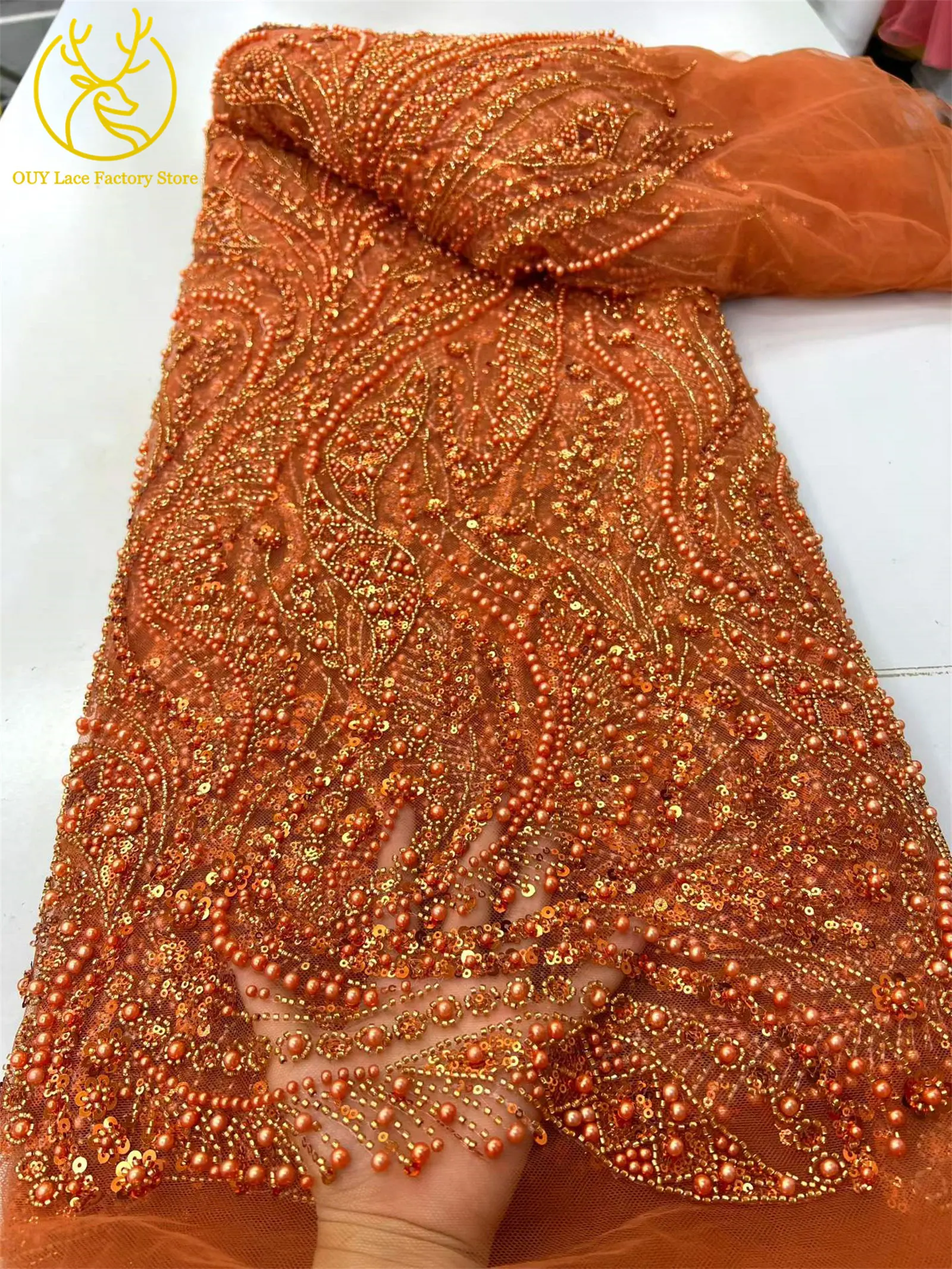 5 Yards nigerianischer roter Brautspitzenstoff mit Perlen, hochwertige afrikanische Spitze mit schweren Perlen und Pailletten für Brautkleider und Hochzeitsfeiern – Detail 7