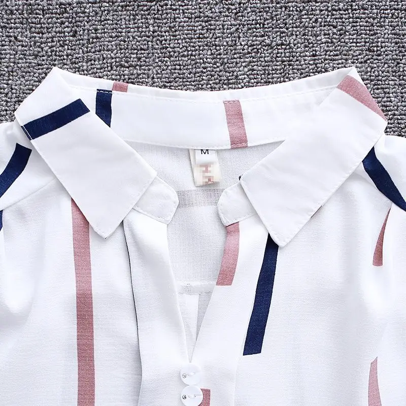 2024 Frühling und Herbst Frauen neue koreanische V-Ausschnitt Knopf gestreift Chiffon Shirt Mode Pendler Langarm lose vielseitige Top