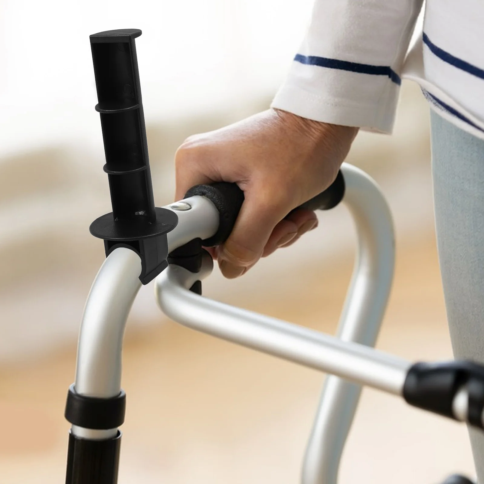 يجب أن تمتلك كبار السن على حامل مناديل كرسي المرحاض، سهل التركيب، منشفة ورقية مناسبة للحمام على كرسي متحرك بجانب السرير