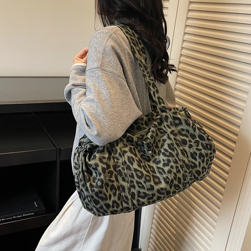 Leopardenmuster-Tragetasche für Damen, große Canvas-Umhängetasche, vielseitige Crossbody-Handtasche, Damen-Shopper-Tasche für Reisen, Arbeit und Alltag. – Detail 24