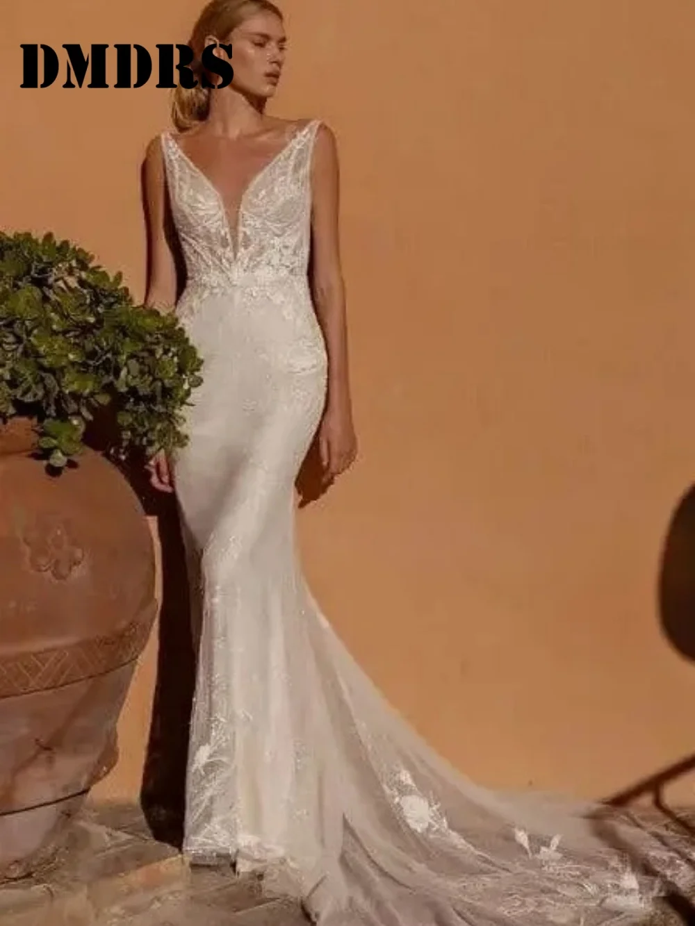 

Sexy Deep V-Neck Wedding Dresses Charming Appliqué Bridal Gowns Graceful Tulle Floor-Length Wedding Gowns Vestidos De Novia