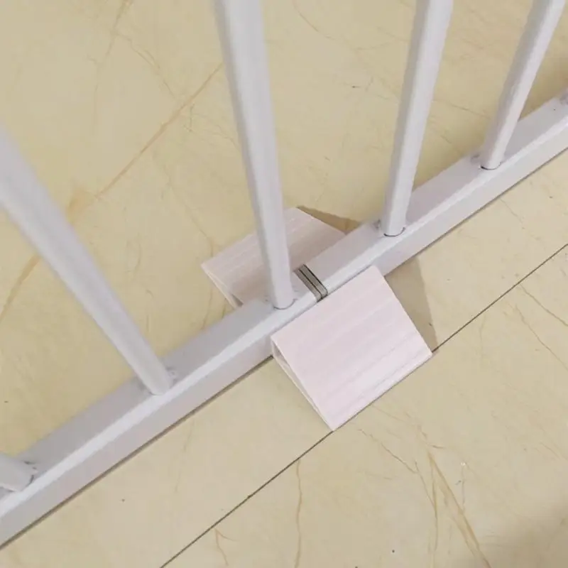 

2Pcs Gate Fence Support Feet Triangular Isolation Fence Reinforcement Accessory
