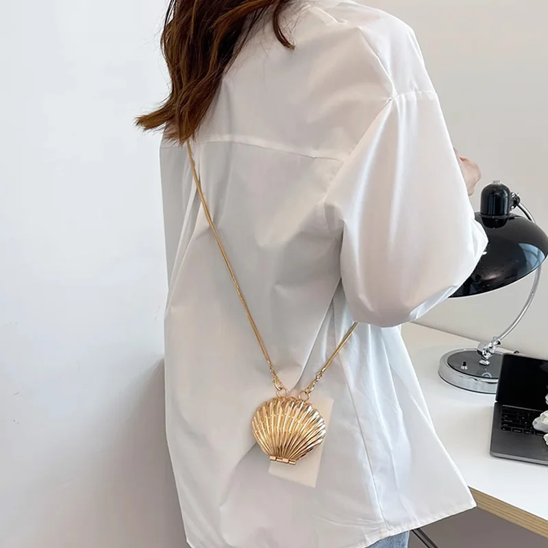 Desiner Girdle Pearl Chain Belt Bag Metal Shell Mini Waistpack Versatile Purse Elegant Women's Belt Female Jeans Waistband