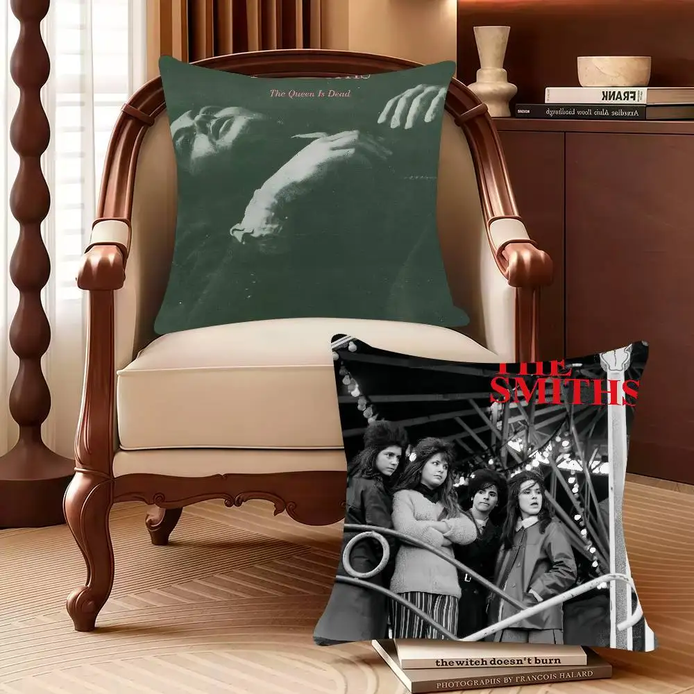 

The S-Smiths The Queen Is Dead Pillow Case Decor Protective Covers Comfortable soft for Sofa Living Room Home office