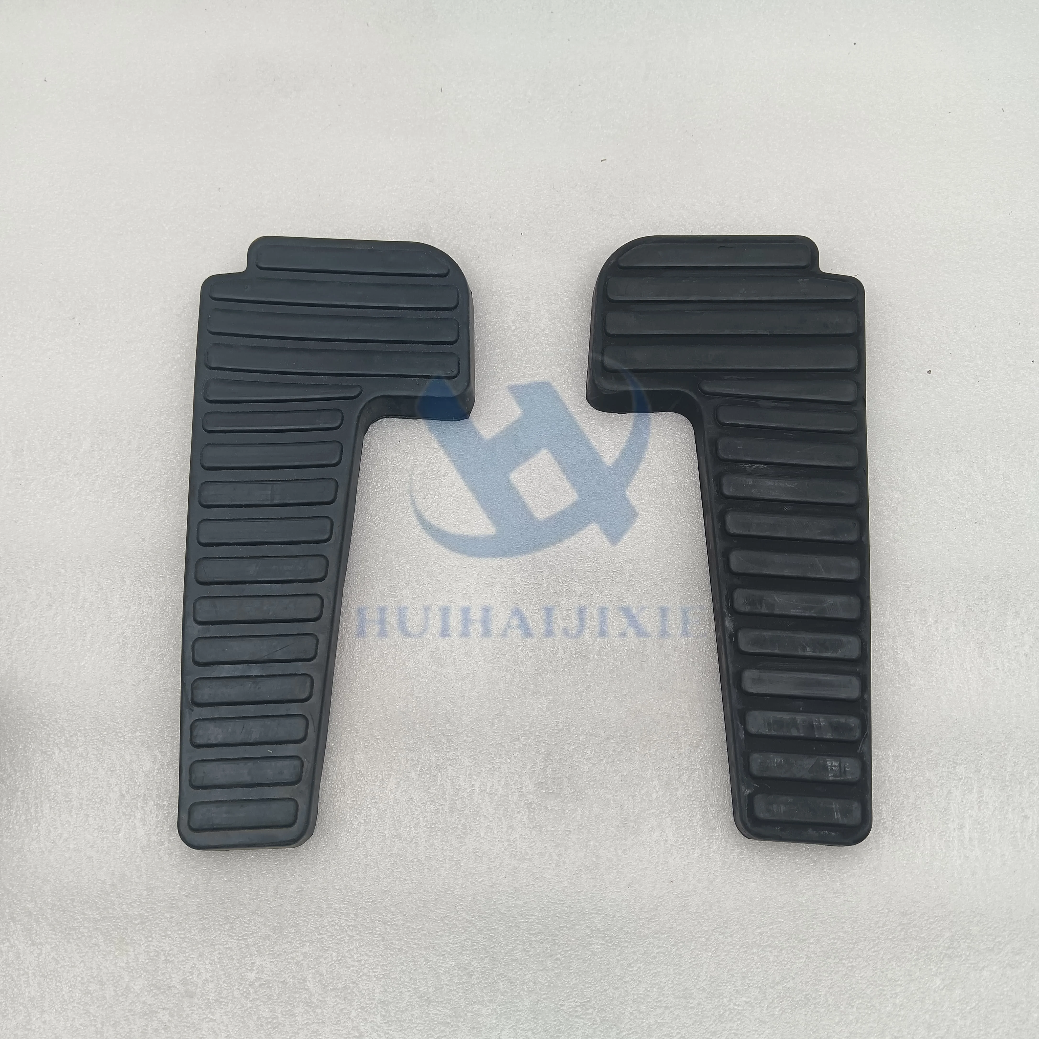 Piso da cabine para DH220-7 DH225-7 DH300 Terex 225 Escavadeira Piso de borracha Tapete Peças sobressalentes para descanso de caminhada