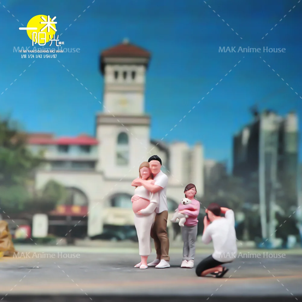 Miniaturas 1/18 1/24 1/64 1/43 1/87A Família feliz leva uma família foto mulheres grávidas crianças figura pintada modelo cena brinquedos