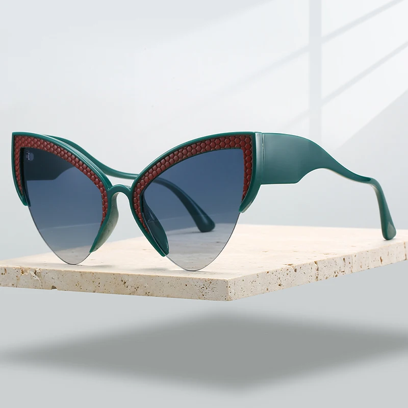 KAMMPT Women INS Brand Triangular Sunglasses Fashion Street Personalized Trends Sun Glasses Retro Cat Eyes Anti UV Beach Shades