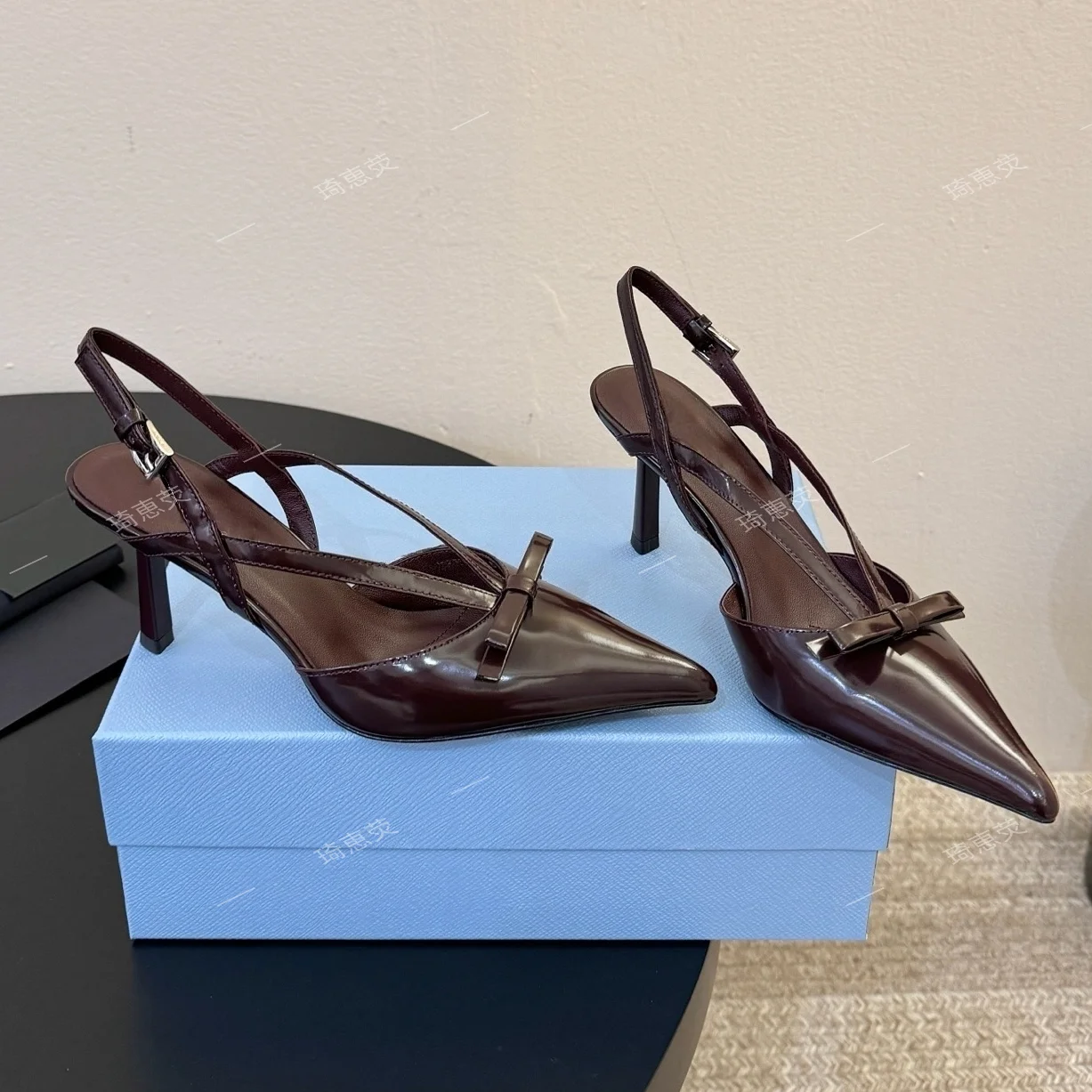Pointed-Toe Strappy Closed-Toe Sandals 2026 New Summer Style—Backless Shallow Versatile Dtiletto Heels Zapatos De Mujer