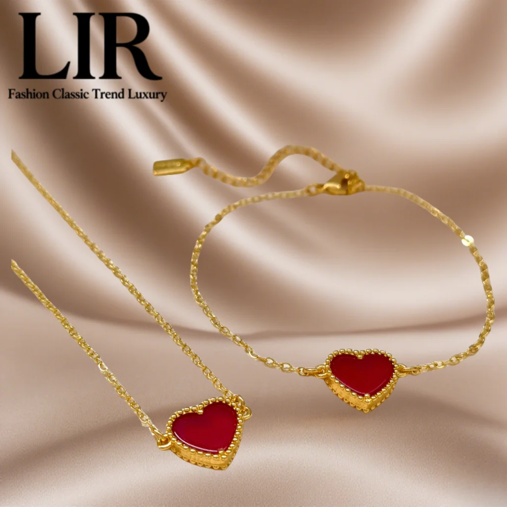 

LIR 2025 New Women's Collarbone Necklace & Bracelet Set: Red Resin Heart Pendant, Timeless Style