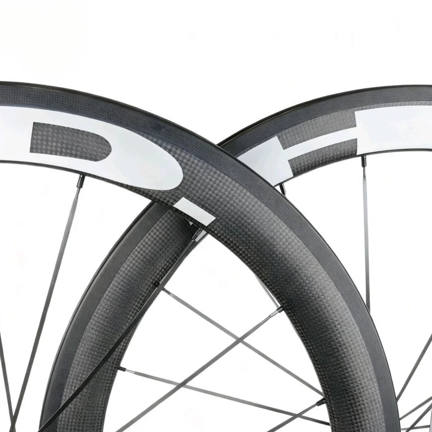 Koła karbonowe 700C do roweru szosowego, hamulce V-Brake, wysokość obręczy 50/60mm, szerokość 25mm, opona clincher, wykończenie 3k matowe/błyszczące, piasta R13, 11-12 biegów, możliwość personalizacji logo. — zdjęcie 2