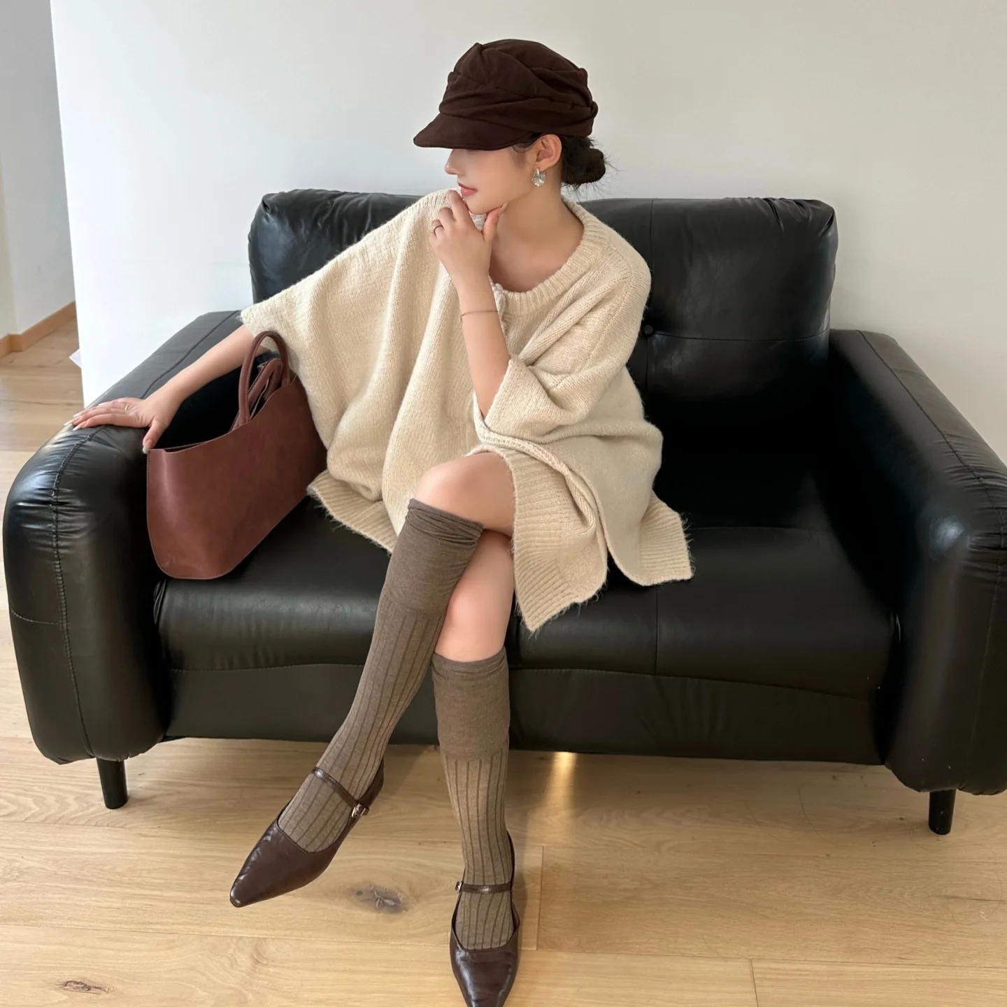 UMI MAO 레트로 고급스러운 분위기의 케이프 스타일 라운드 넥 울 재킷, 여유로운 스타일의 어깨, 두꺼운 가을 겨울 여성용 상의