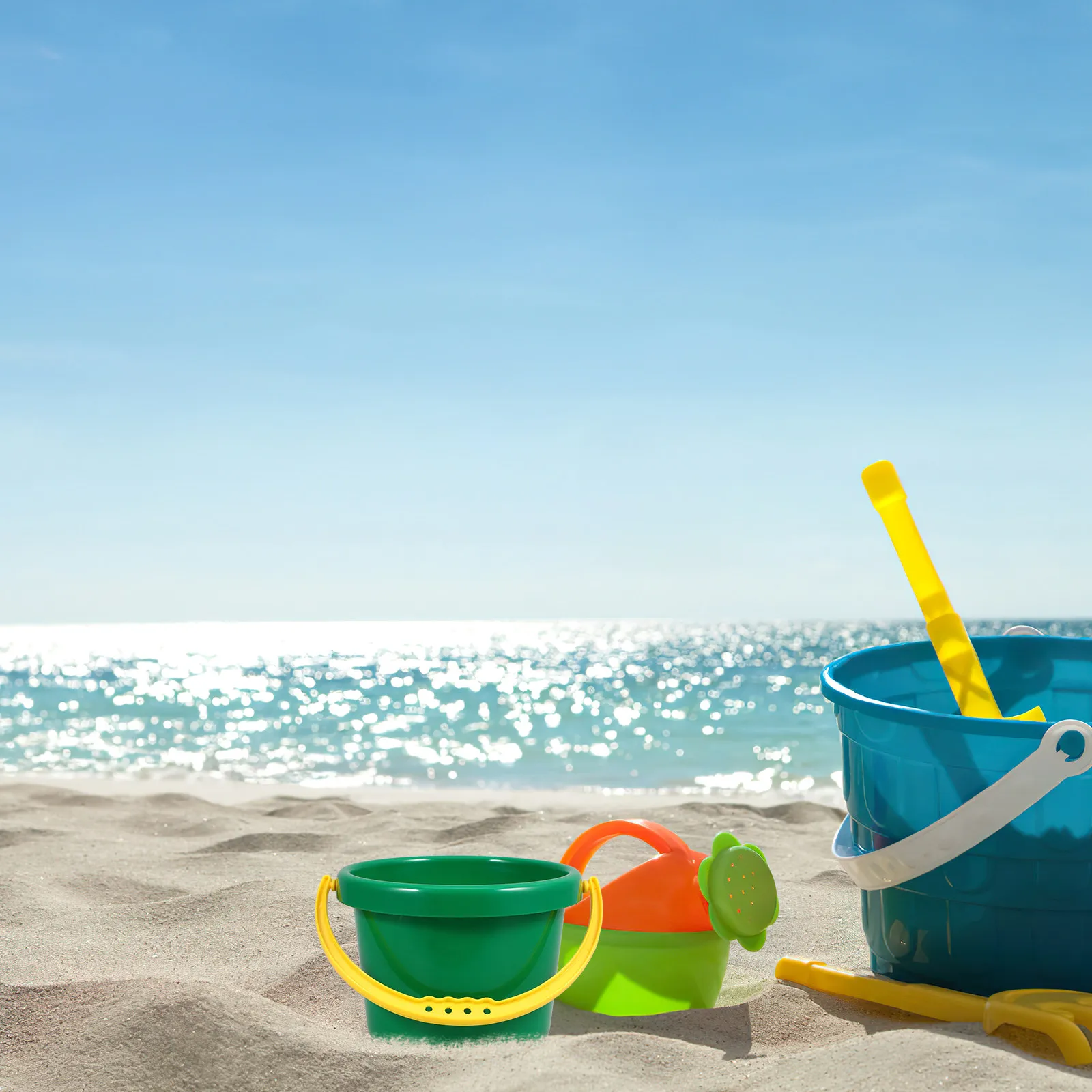 Multi-Use Plastic Sand Bucket Lightweight Portable Beach Pail for Summer Sand Digging Outdoor Play with Non-Slip Handle