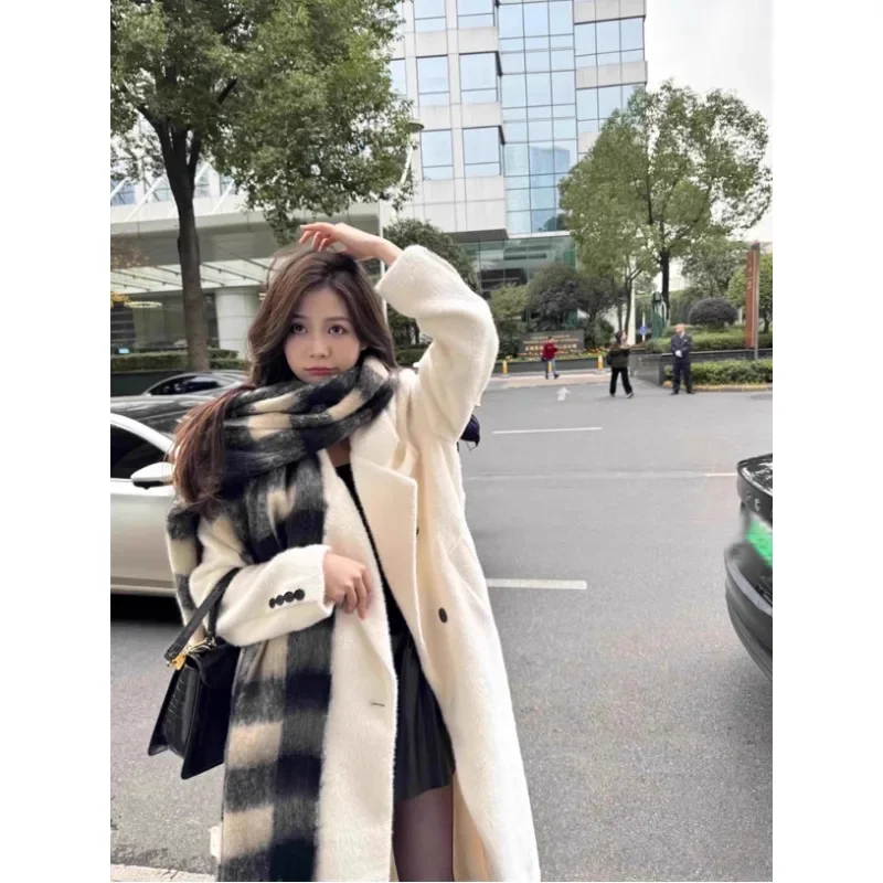 

2024 winter new white woolen coat women's Korean woolen coat high-end sense loose imitation mink velvet thickened