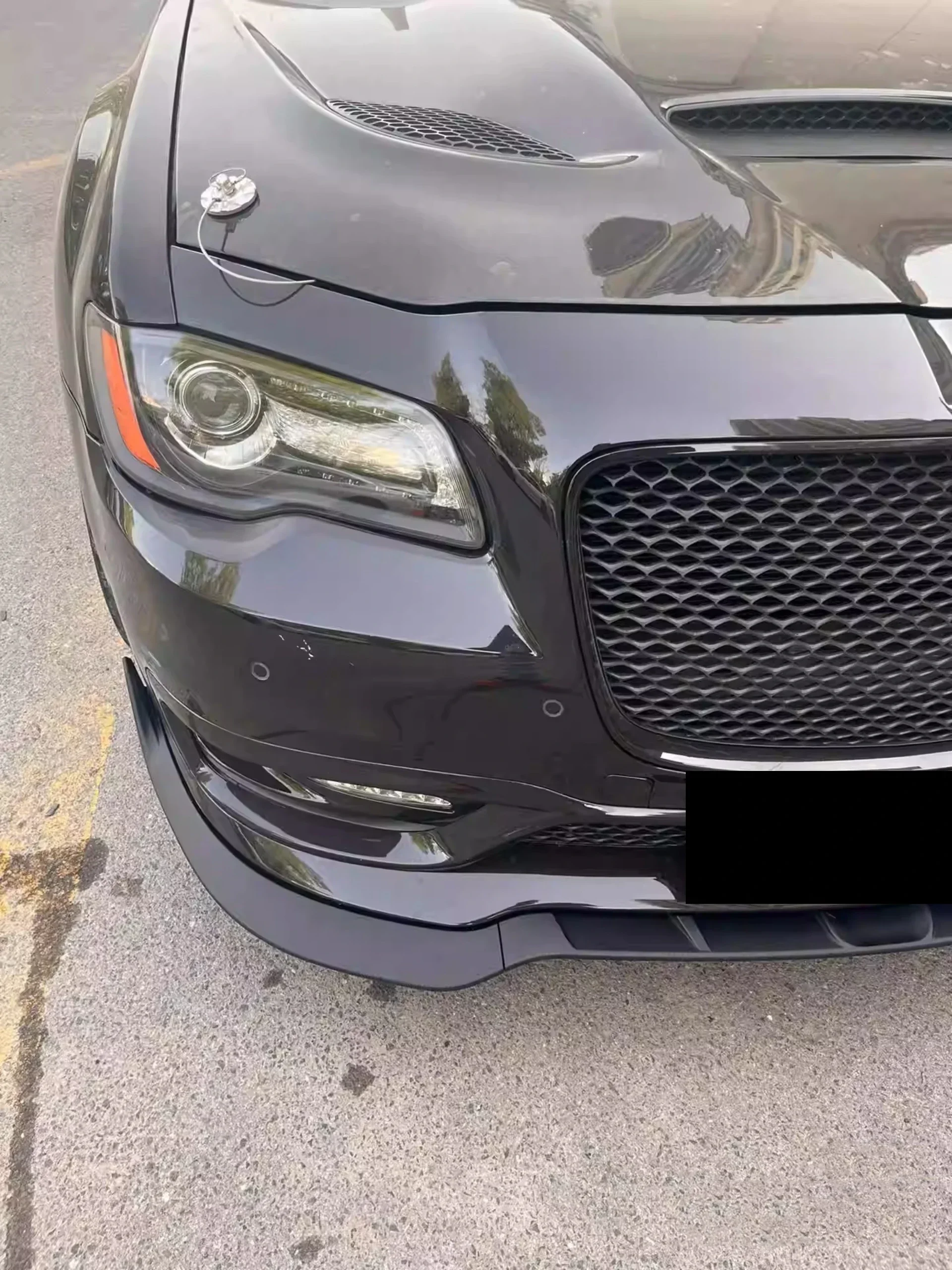 طقم الجسم مادة PP الشفة الأمامية لكرايسلر 300C SRT 15-22 تحويل 23 نمط جديد مجرفة أمامية ملحقات السيارة المحيطة