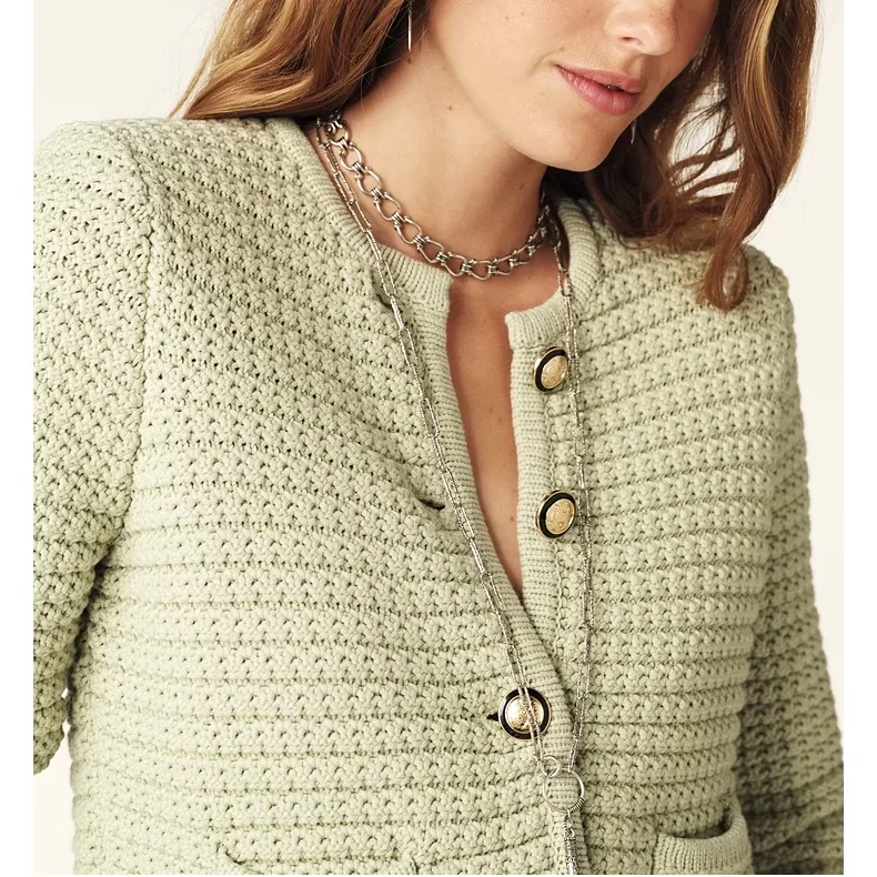 

Вязаный жакет из чистой сосновой пряжи с золотыми пуговицами и подплечниками, элегантный, для офиса, новый цвет, в стиле маленькой французской элегантности, с круглым вырезом.