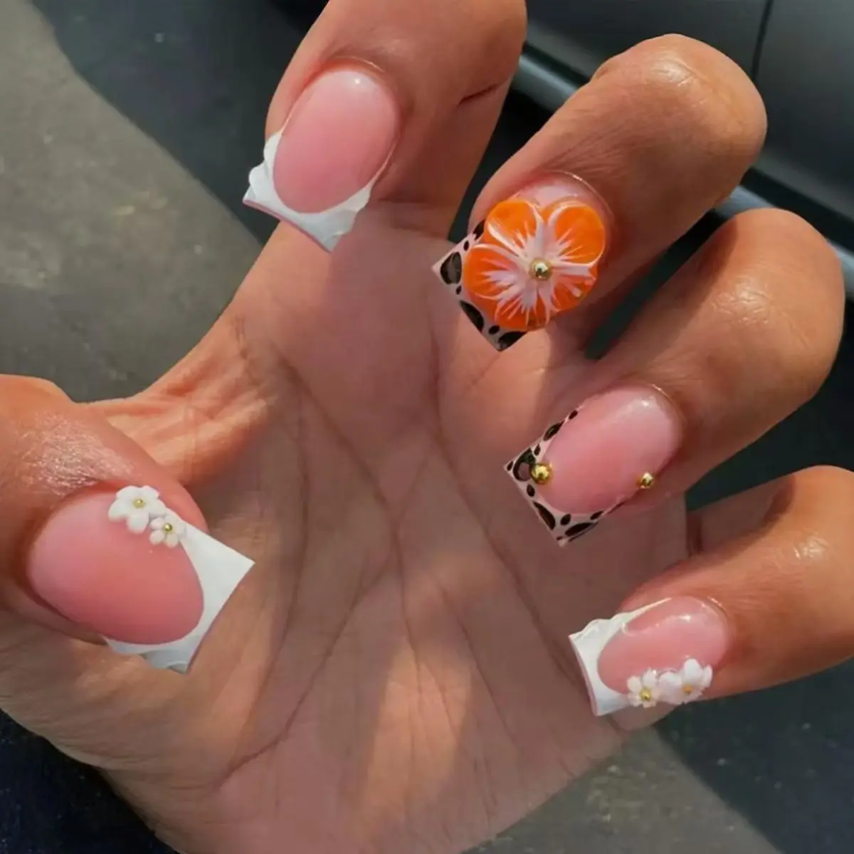 24 stuks korte vierkante kop Franse kunstnagels strass bloem boog ontwerp nepnagels druk op afneembare volledige dekking nagels tips art