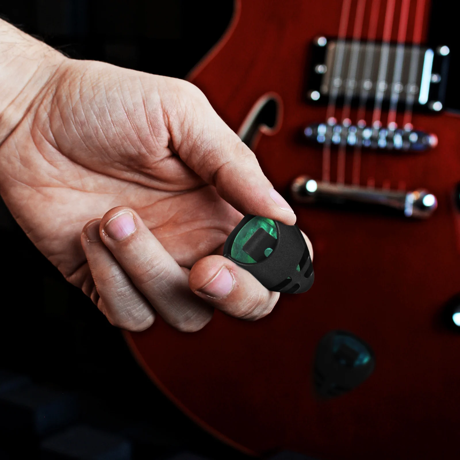 

Black Guitar Picks Holder Spring-Loaded Storage For Acoustic Electric Guitar Pick Organizer Case Accessories