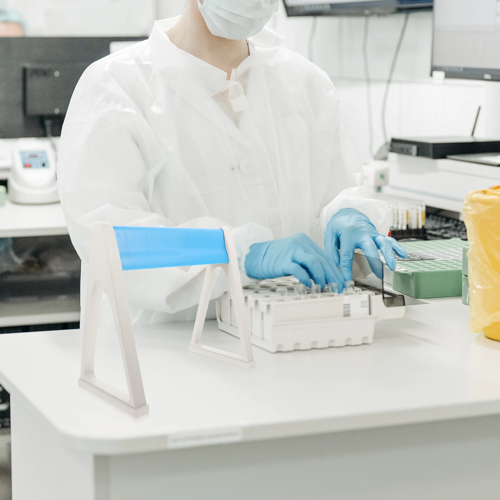 

Plastic Stand Laboratory Rack Sturdy Pipette Shelf Experiment Rack Linear Pipette Holder Triangle Structure Design For