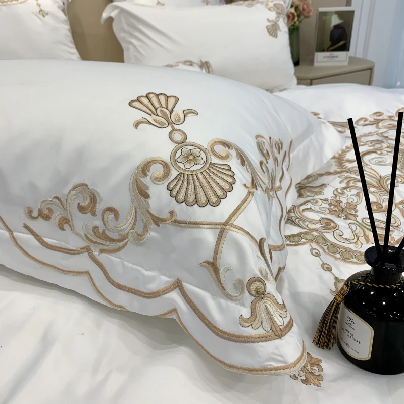 Set biancheria da letto in raso bianco, copripiumino ricamato dorato di lusso, lenzuolo copriletto in cotone, federe, Queen e King Size