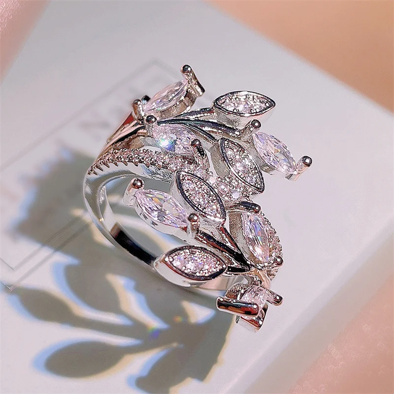 Huitan 2022 New Design Leaf Branch Design Female Finger Ring Luxury Cubic Zirconia Wedding Rings for Women Party Fashion Jewelry