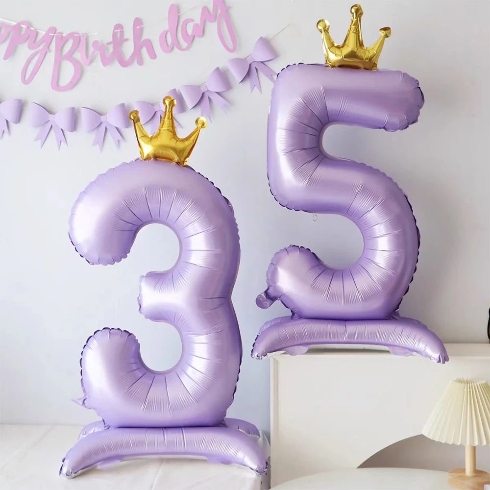 Der stehende, matte, violette Kronen-Ballon aus digitaler Aluminiumfolie eignet sich für Geburtstagsfeiern, Innendekoration, Foto-Requisiten