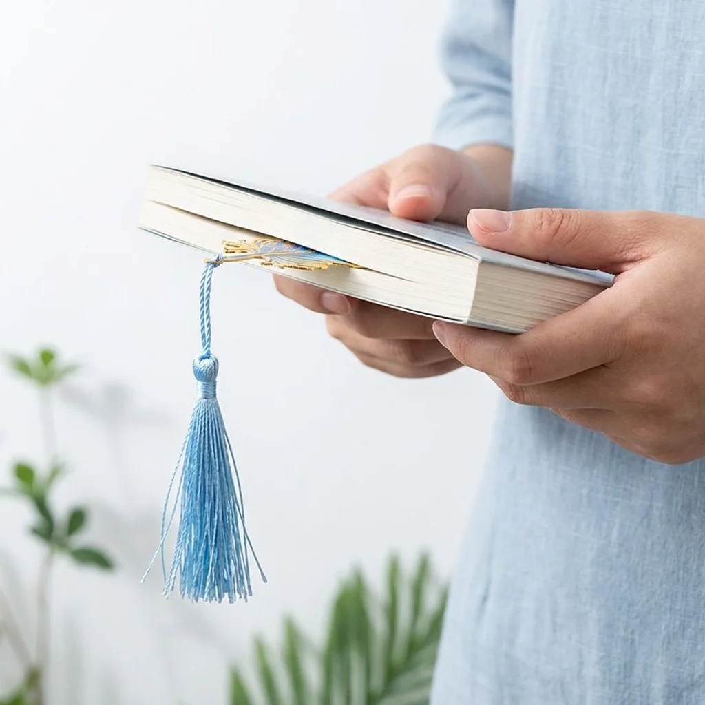 Creative Hollow Feather Metal Bookmark Transparent Color Light Shadow Art Graduation Souvenir