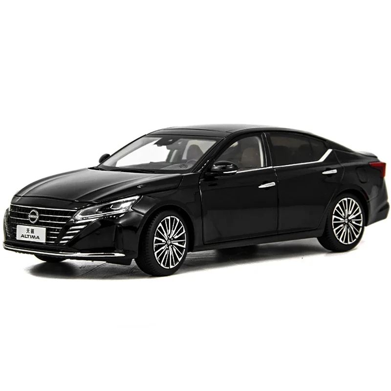 1:18 Scale Nissan Altima 2022 Car Model Toys for Men 1/18 Simulation Metal Static Diecast Miniature Hobby Collection Vehicle Toy