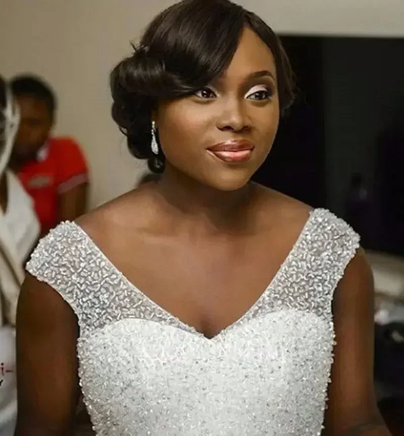 Maßgeschneiderte Meerjungfrau afrikanische Plus Size V-Ausschnitt voller Perlen Tüll Brautkleid Hochzeitskleid Robe De Mariage