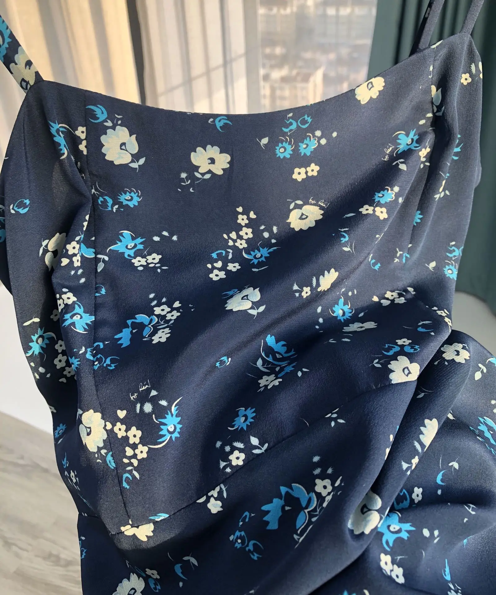 French Ins Blogger Style 100% Mulberry Silk Ladies Sling Dress Blue Jasmine Print Midi Dress High-Waisted Silk Suspender Dress