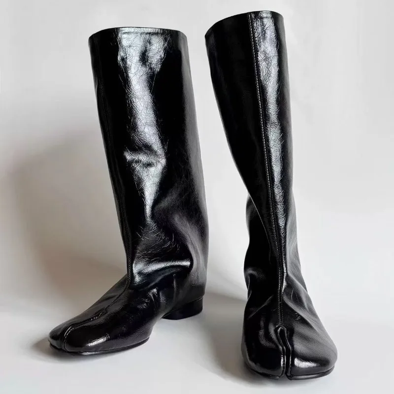 2026-autumn-and-winter-new-style-split-toe-thick-heel-short-boots-flat-heel-horseshoe-boots-fashionable-pig-hoof-boots