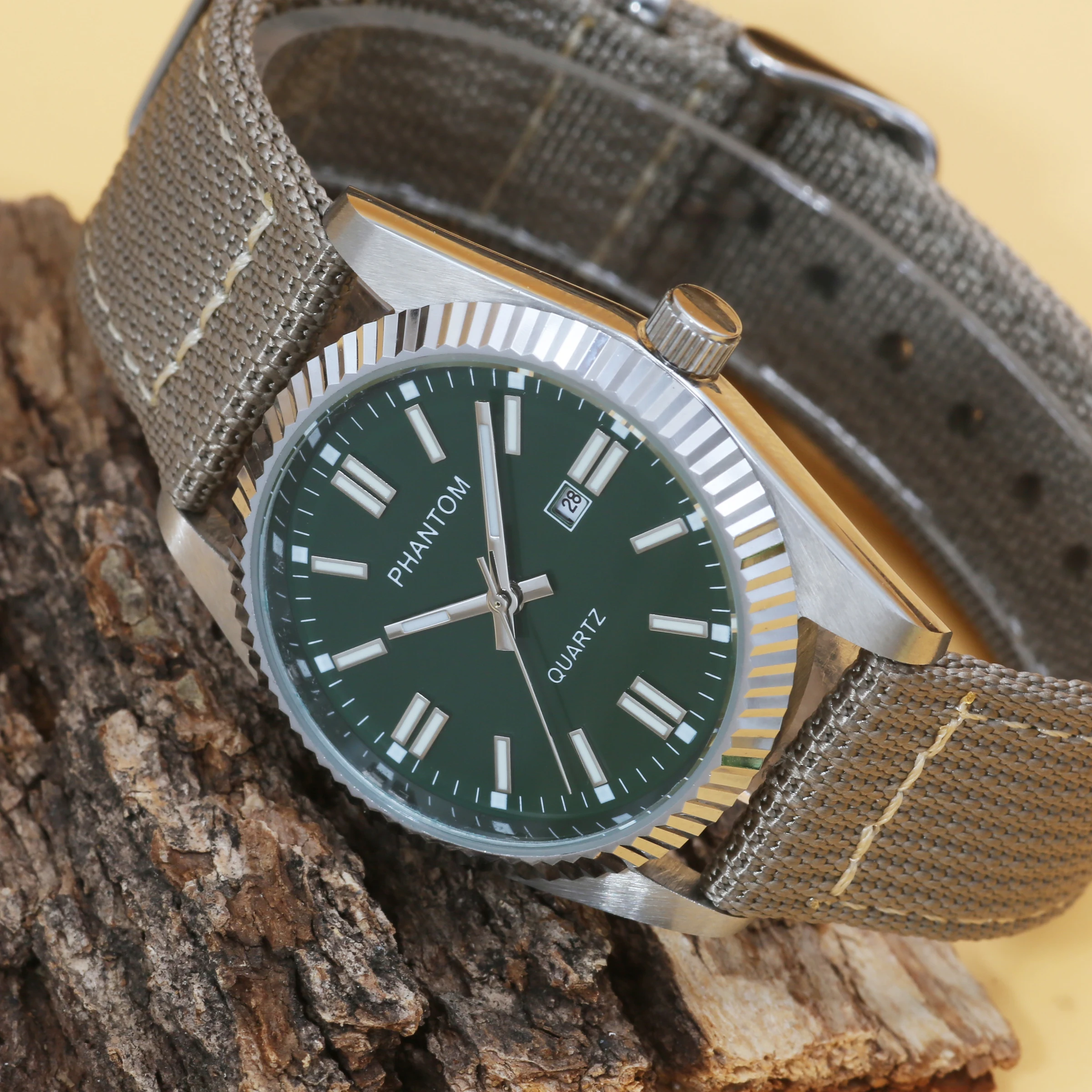 

PHANTOM Quartz Watch 35MM Stainless Steel Waterproof Calendar Luminous Dark Green Dial Men's Watch