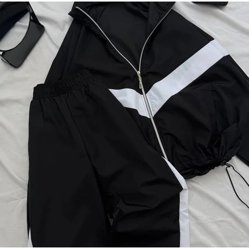 Damen-Hosenanzug 2-teilig: Paneelbesetzter Stehkragen, Langarm-Reißverschluss-Mantel, Hochgeschnittene Weite Hose, Schicke Damen-Sportbekleidung – Detail 5