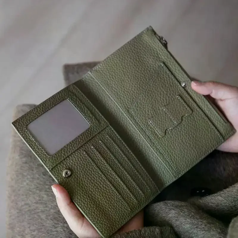 Leather Travel Wallet with Waterproof Multi-Card Slots Ideal for Business Use
