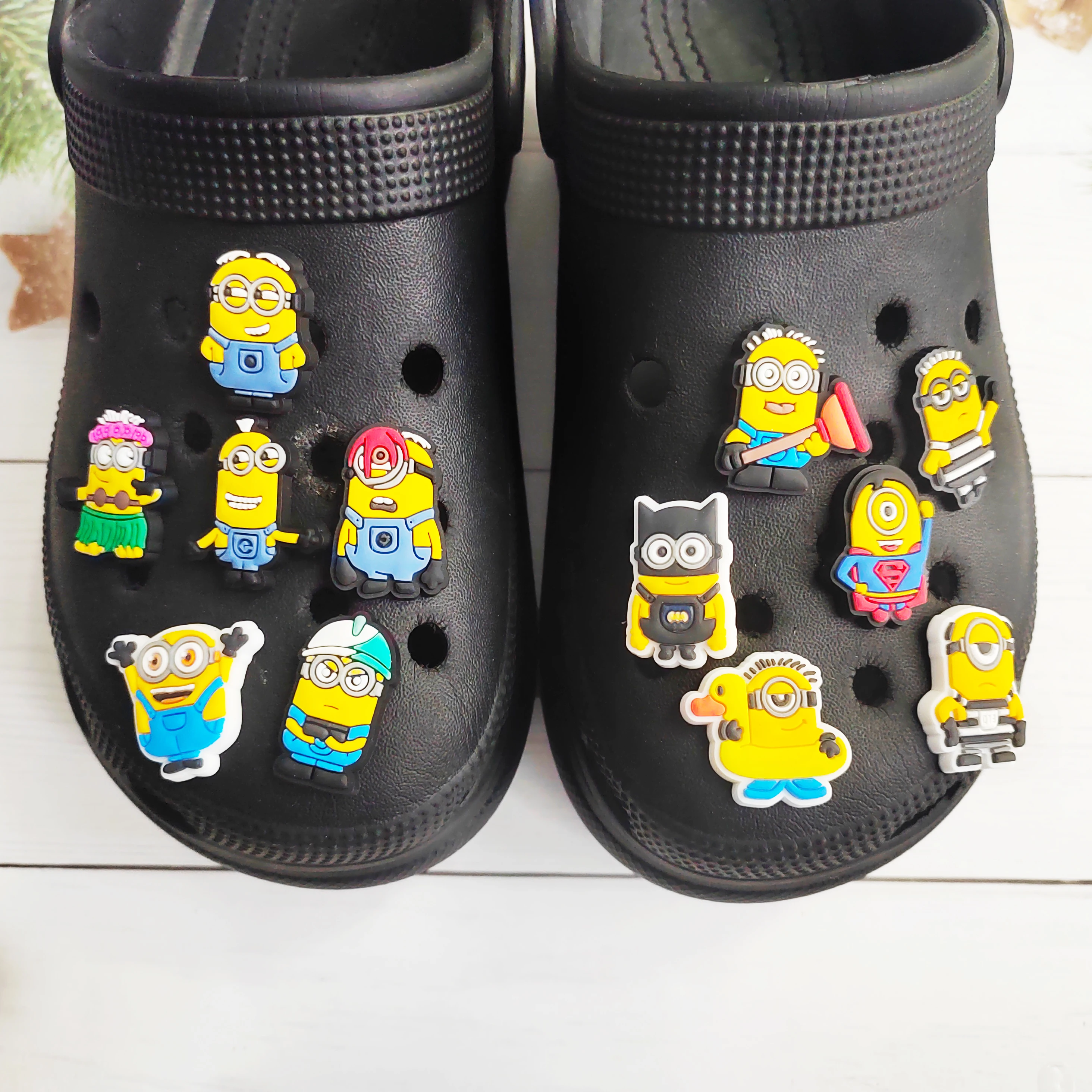 Miniso 12 pz/set Del Fumetto Pendenti E Ciondoli Per Scarpe Cattivissimo Me Accessori IN PVC FAI DA TE Decorazione di Scarpe Per Zoccoli Sandalo Giardino Fibbia Regali Per Bambini