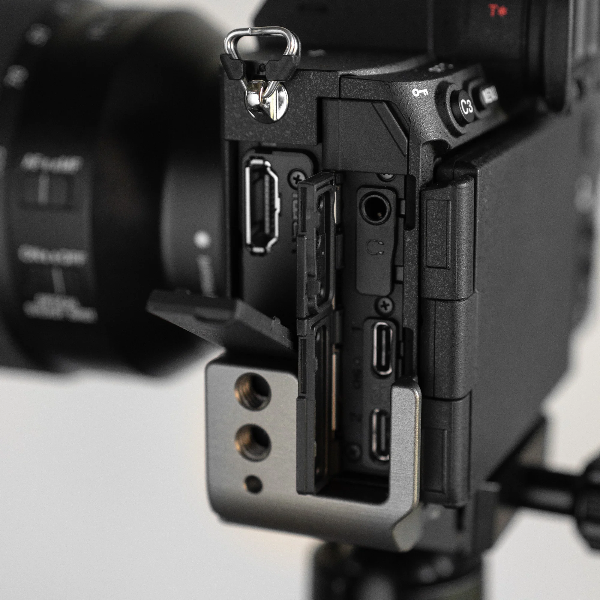 YUWOOD für Sony A7R5 / A7M4 Kamera-Cage mit Holzgriff und integrierter Schnellwechselplatte für Arca-Swiss Cage Rig Kit – Detail 4
